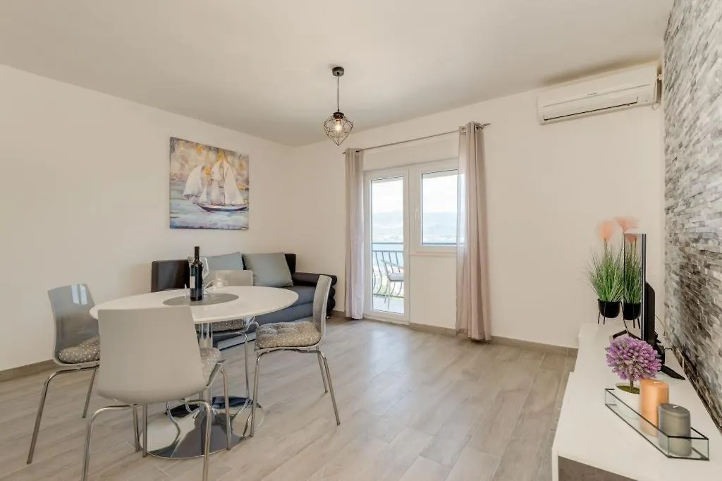 Ferienwohnung In Arbanija Mit Meerblick, Balkon, Klimaanlage, W-Lan 5137-2 Trogir Apartment