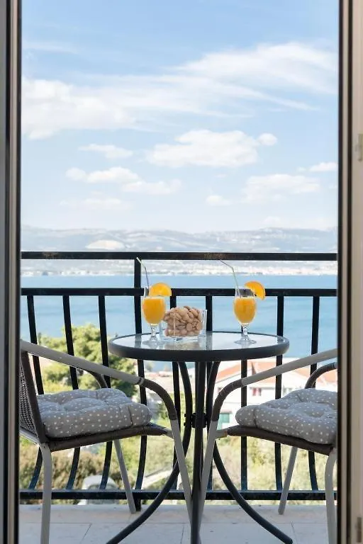 Ferienwohnung In Arbanija Mit Meerblick, Balkon, Klimaanlage, W-Lan 5137-2 Trogir 0*,
