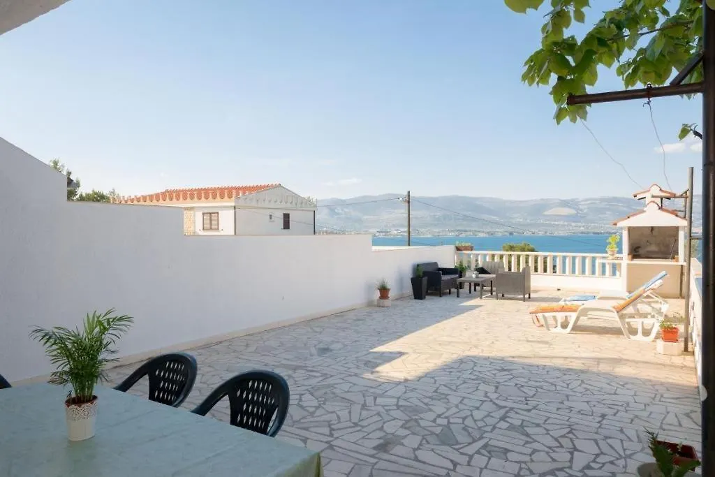 Ferienwohnung In Arbanija Mit Meerblick, Balkon, Klimaanlage, W-Lan 5137-2 Trogir Apartment