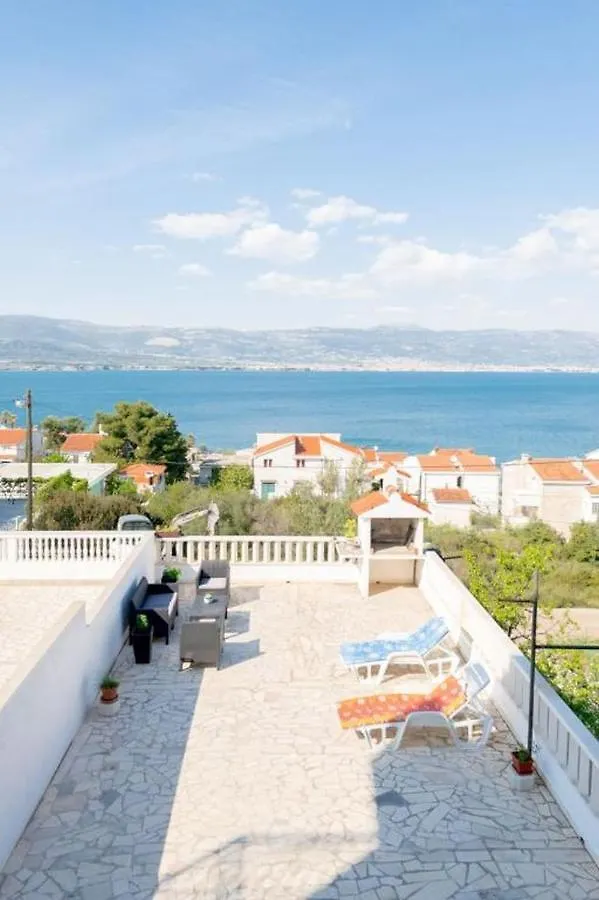 Ferienwohnung In Arbanija Mit Meerblick, Balkon, Klimaanlage, W-Lan 5137-2 Trogir