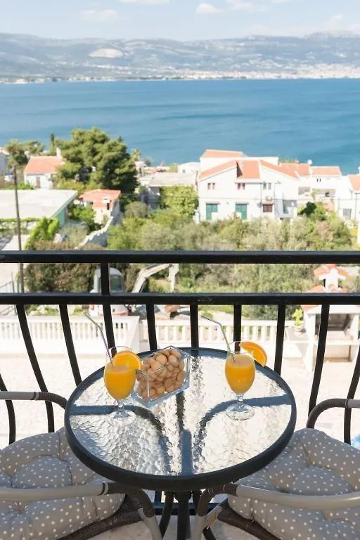 Ferienwohnung In Arbanija Mit Meerblick, Balkon, Klimaanlage, W-Lan 5137-2 Trogir Apartment