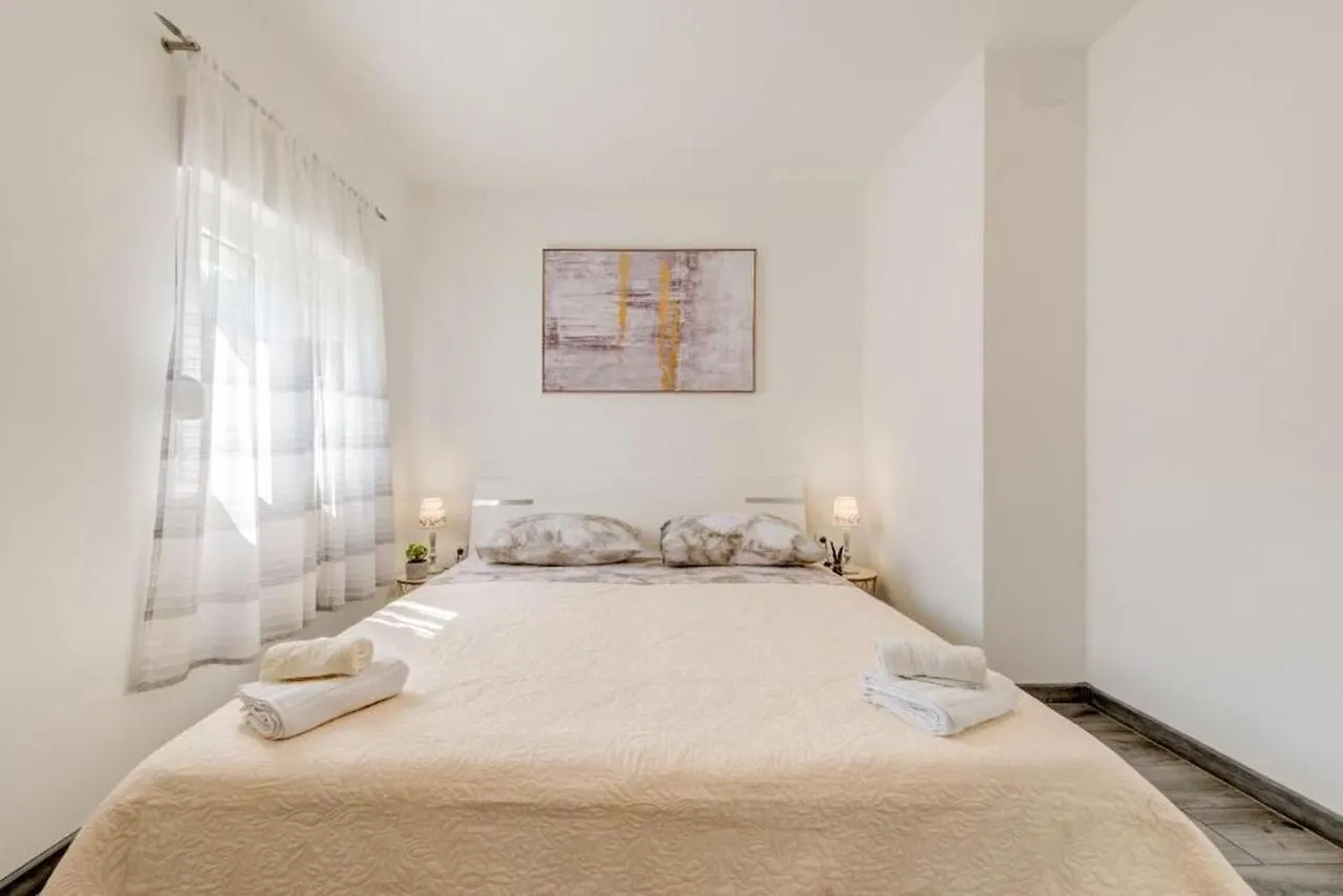 Ferienwohnung In Arbanija Mit Meerblick, Balkon, Klimaanlage, W-Lan 5137-2 contacts