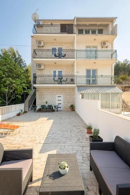 Ferienwohnung In Arbanija Mit Meerblick, Balkon, Klimaanlage, W-Lan 5137-2 Trogir